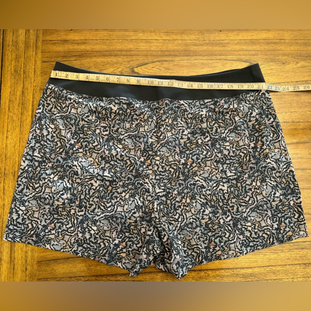Athleta Plus Shorts 🖤 - Picture 8 of 11